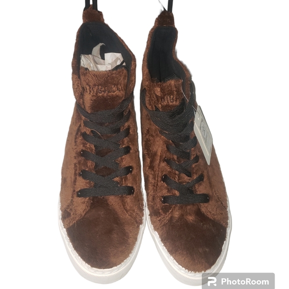 BNWT Unisex Star Wars Furry Chewbacca High Tops Size 11 wmn/9.5 men - Picture 2 of 8